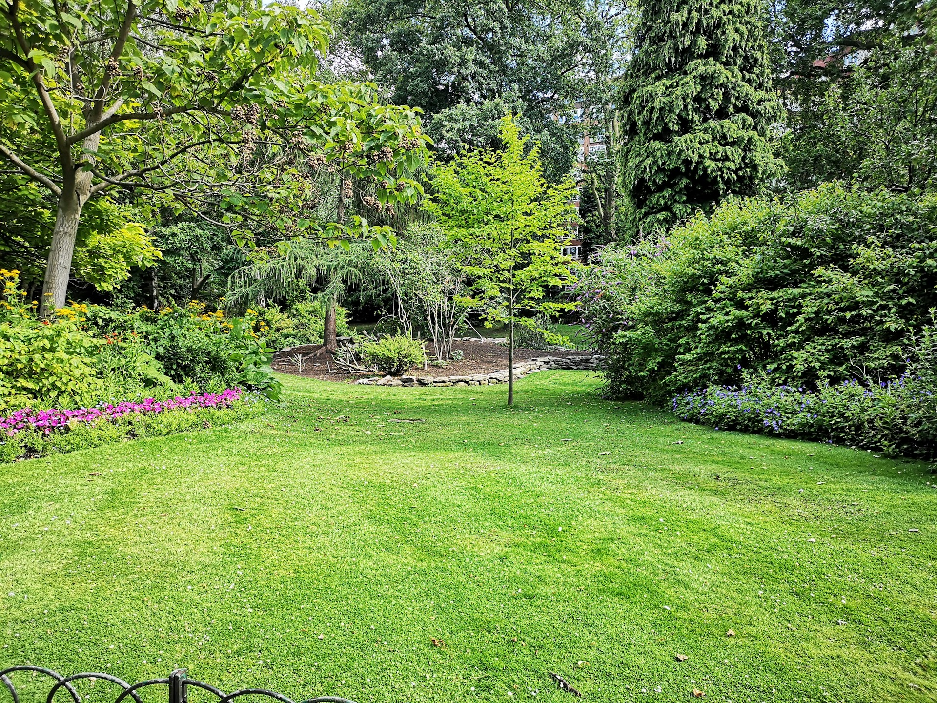 Gartenpflege – gepflegter Garten